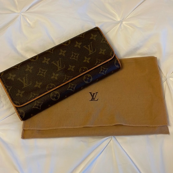 Louis Vuitton Pochette Twin GM M51852 Monogram Canvas Crossbody Bag - Picture 2 of 15